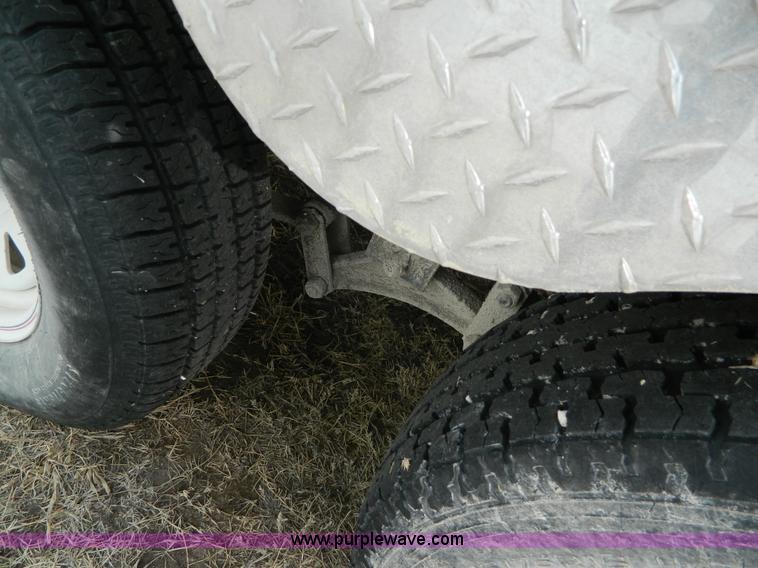 image for item AQ9980 2005 PJ flatbed trailer