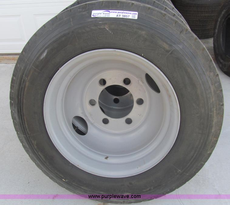 image for item AY9857 (6) Michelin 8R19.5 XZA tires