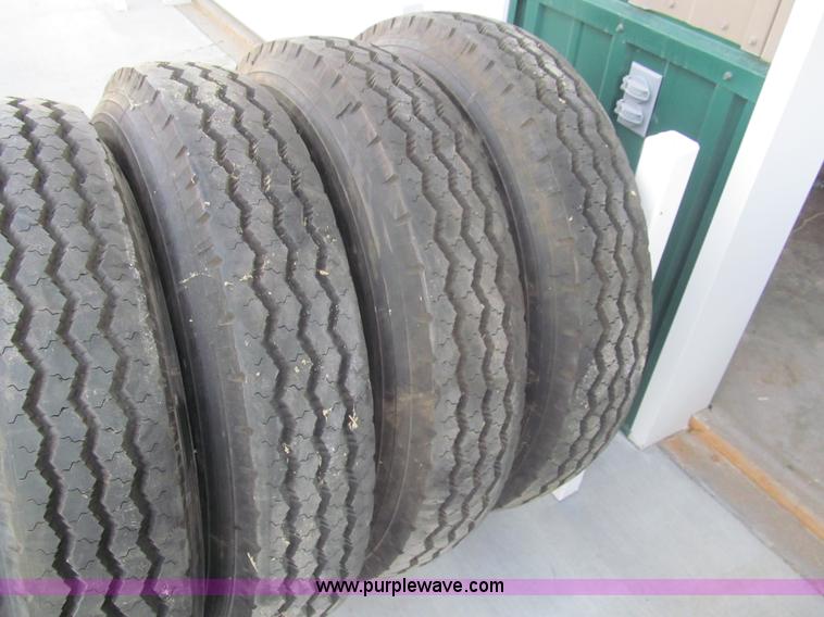 image for item AY9857 (6) Michelin 8R19.5 XZA tires