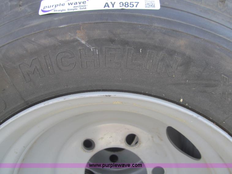image for item AY9857 (6) Michelin 8R19.5 XZA tires