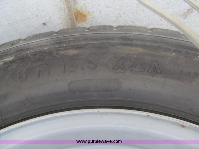 image for item AY9857 (6) Michelin 8R19.5 XZA tires