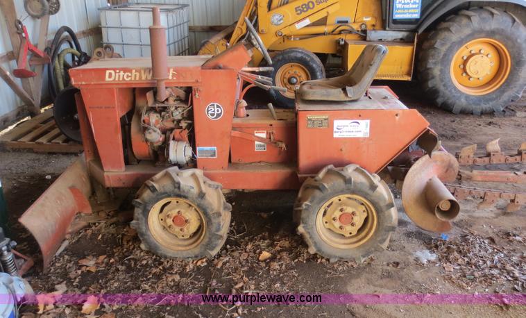 image for item F6827 Ditch Witch J20 trencher