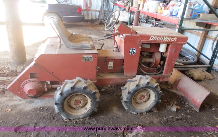 image for item F6827 Ditch Witch J20 trencher