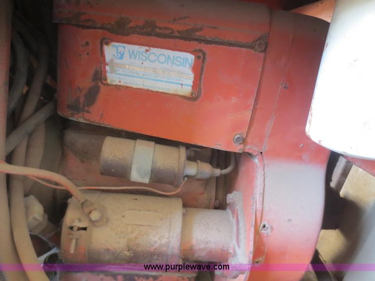 image for item F6827 Ditch Witch J20 trencher