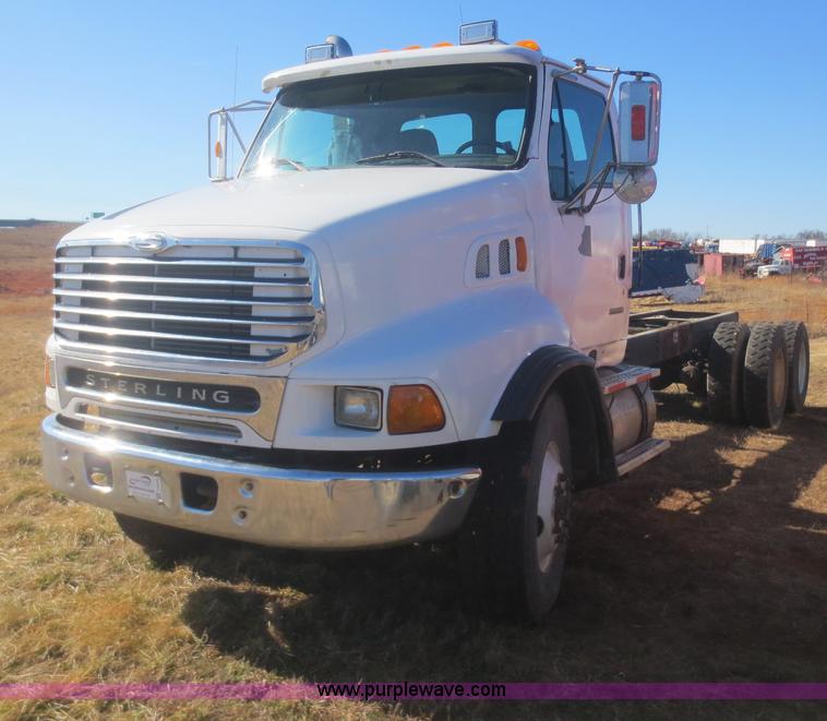 image for item F6829 2000 Sterling L9500 cab and chassis