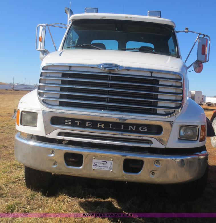 image for item F6829 2000 Sterling L9500 cab and chassis