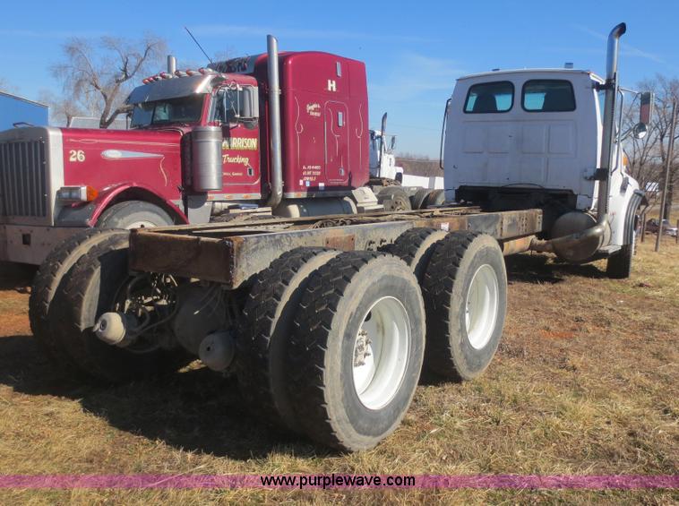 image for item F6829 2000 Sterling L9500 cab and chassis