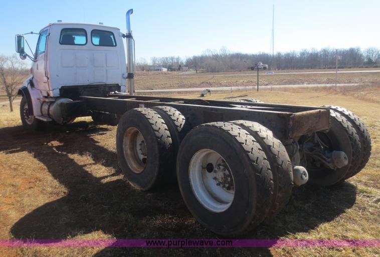 image for item F6829 2000 Sterling L9500 cab and chassis