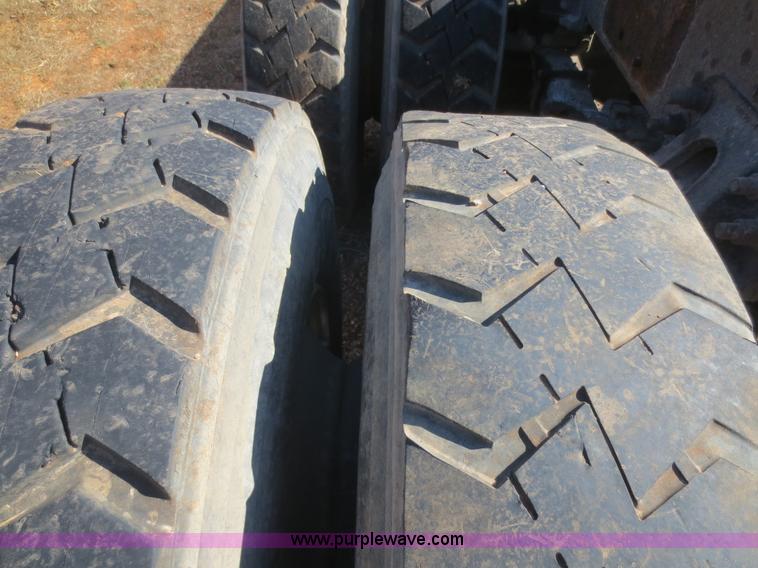 image for item F6829 2000 Sterling L9500 cab and chassis