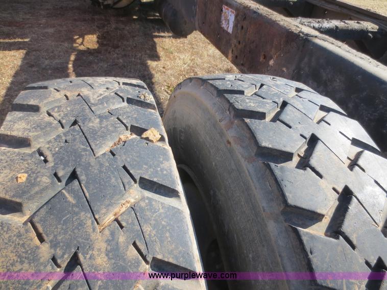 image for item F6829 2000 Sterling L9500 cab and chassis