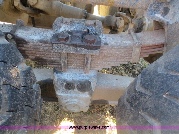 image for item F6829 2000 Sterling L9500 cab and chassis