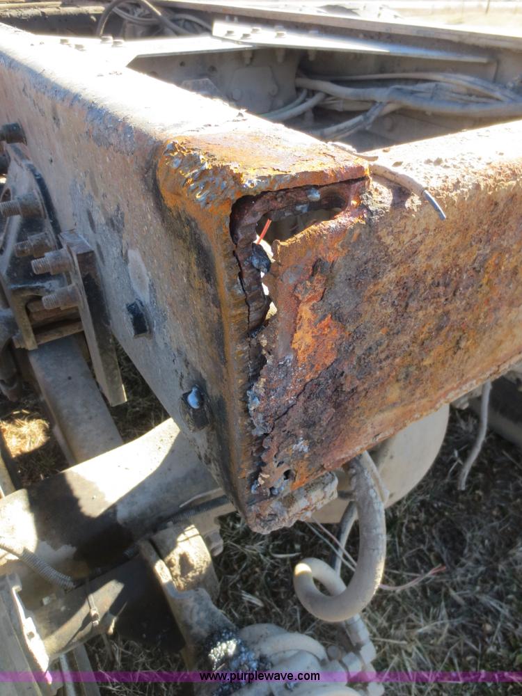 image for item F6829 2000 Sterling L9500 cab and chassis