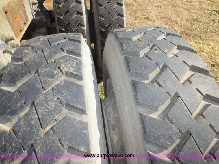 image for item F6829 2000 Sterling L9500 cab and chassis