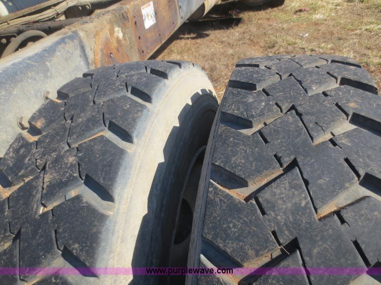 image for item F6829 2000 Sterling L9500 cab and chassis