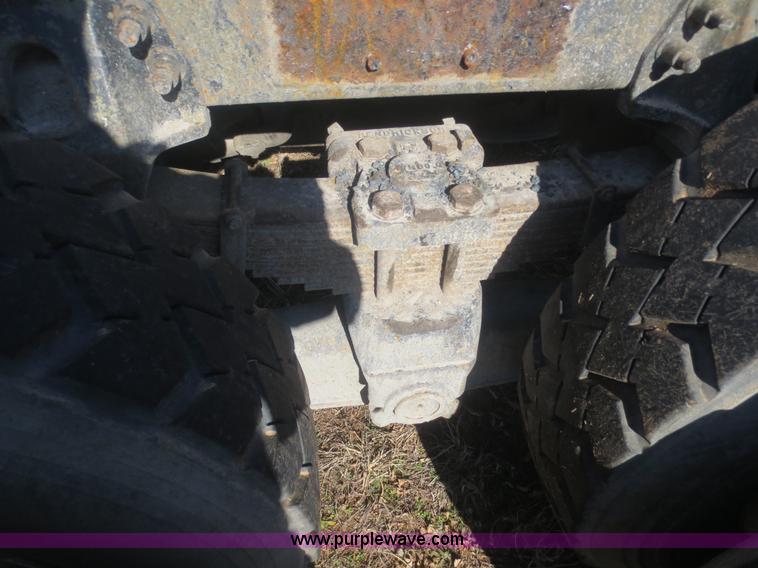 image for item F6829 2000 Sterling L9500 cab and chassis