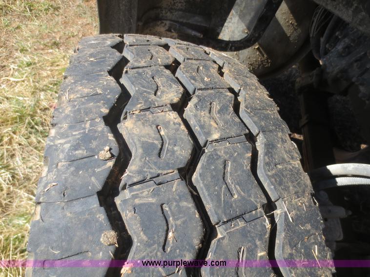 image for item F6829 2000 Sterling L9500 cab and chassis