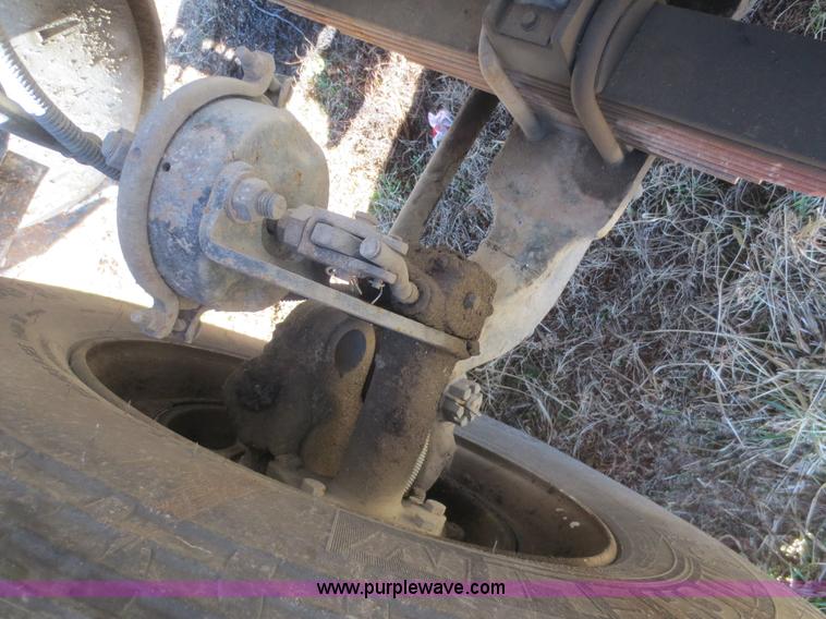 image for item F6829 2000 Sterling L9500 cab and chassis