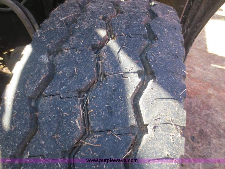 image for item F6829 2000 Sterling L9500 cab and chassis