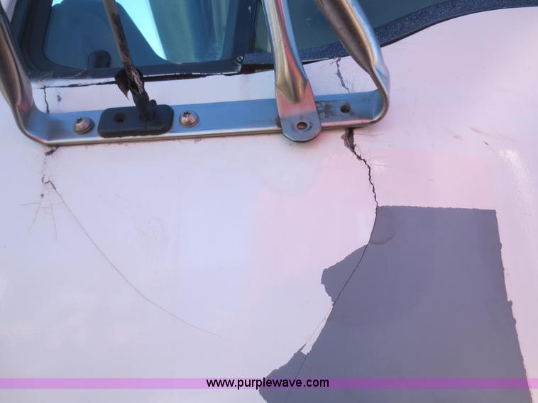 image for item F6829 2000 Sterling L9500 cab and chassis