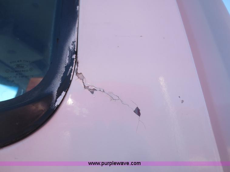 image for item F6829 2000 Sterling L9500 cab and chassis