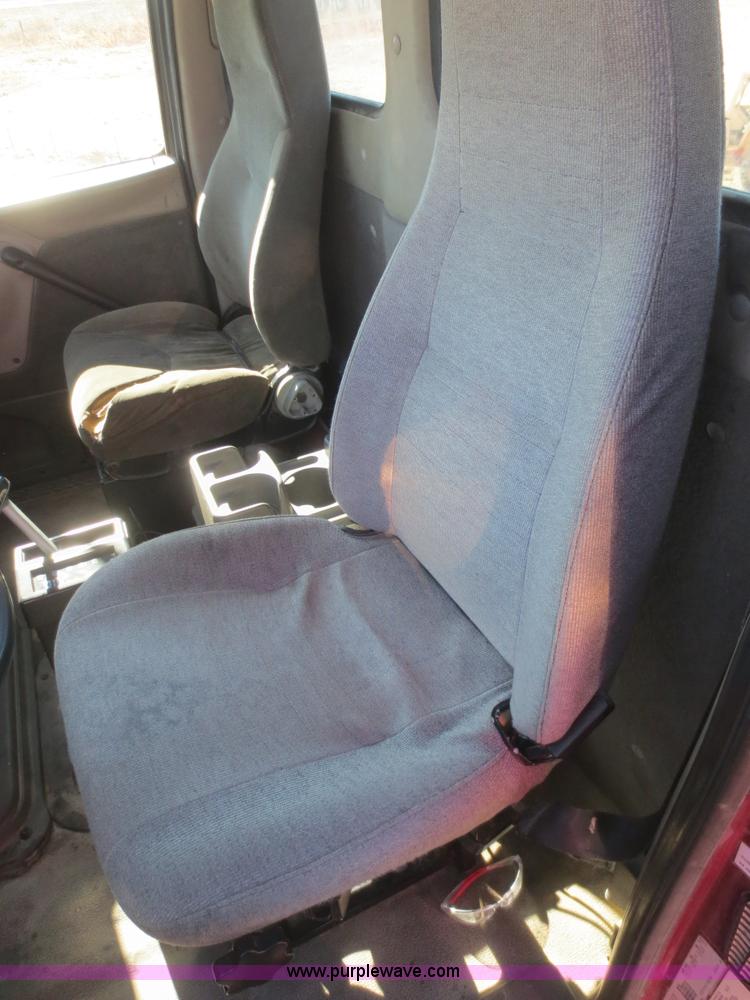 image for item F6829 2000 Sterling L9500 cab and chassis