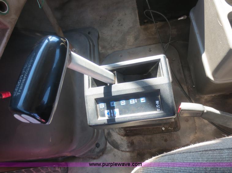 image for item F6829 2000 Sterling L9500 cab and chassis