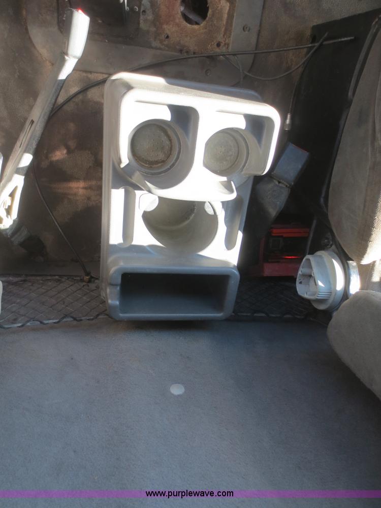 image for item F6829 2000 Sterling L9500 cab and chassis