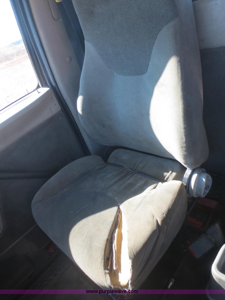 image for item F6829 2000 Sterling L9500 cab and chassis