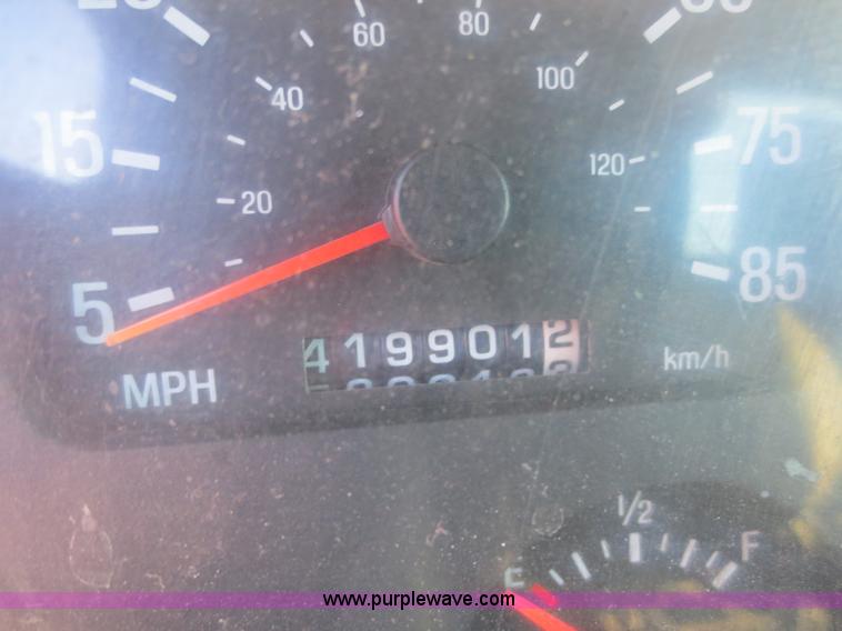 image for item F6829 2000 Sterling L9500 cab and chassis