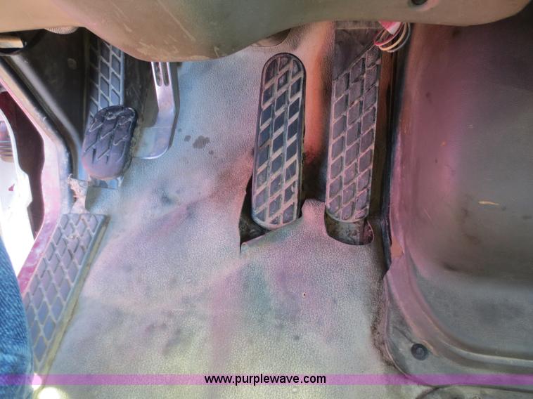 image for item F6829 2000 Sterling L9500 cab and chassis