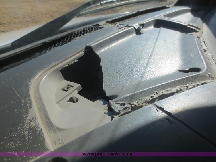 image for item F6829 2000 Sterling L9500 cab and chassis