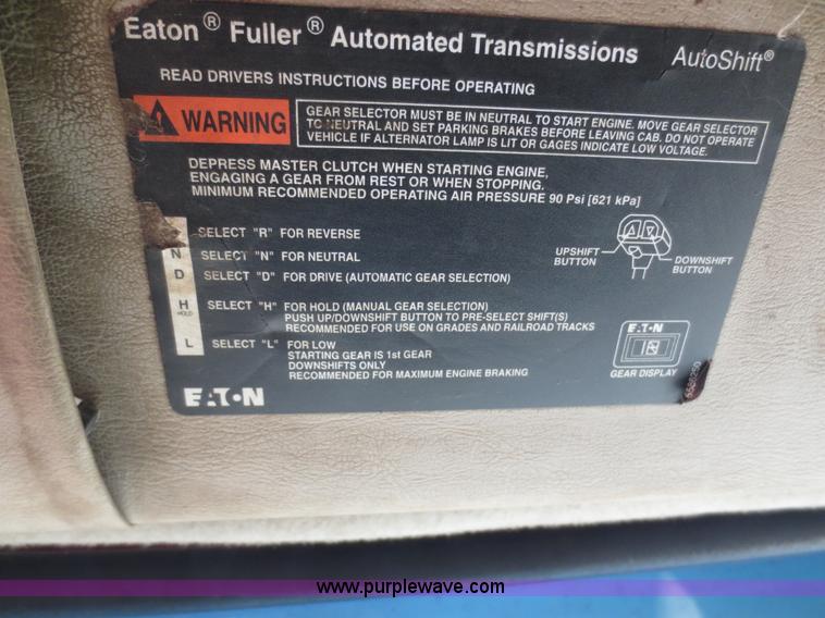 image for item F6829 2000 Sterling L9500 cab and chassis