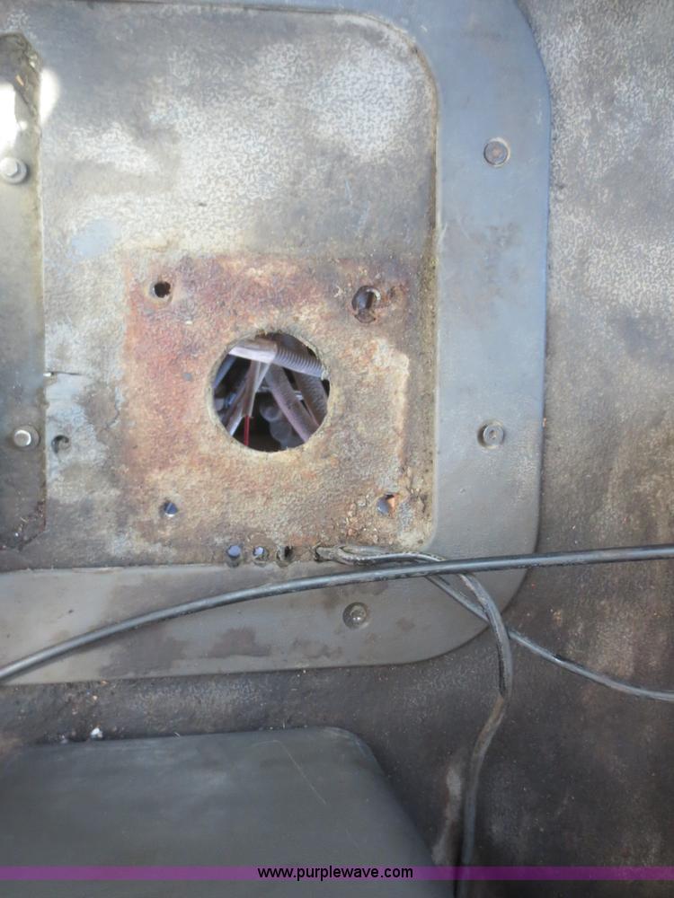 image for item F6829 2000 Sterling L9500 cab and chassis