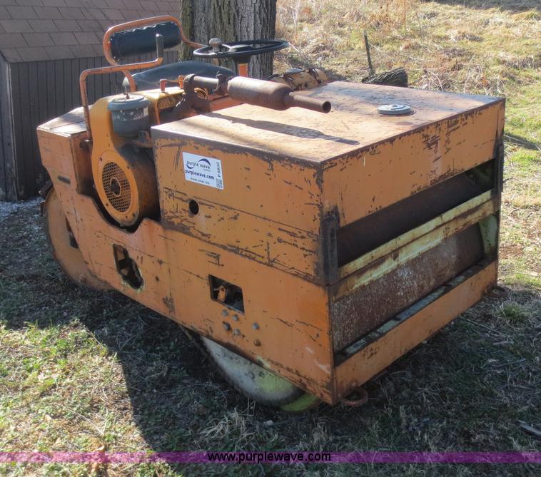 image for item F6832 CH&E 933 tandem roller