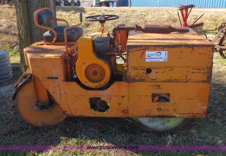 image for item F6832 CH&E 933 tandem roller