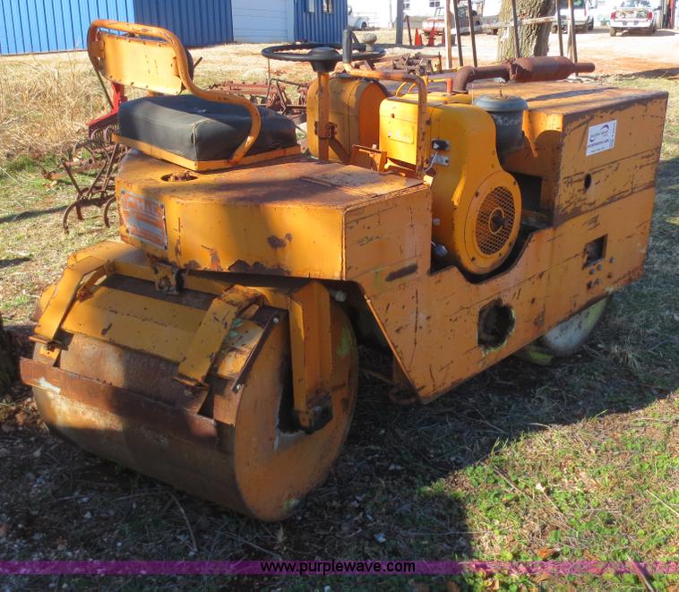 image for item F6832 CH&E 933 tandem roller