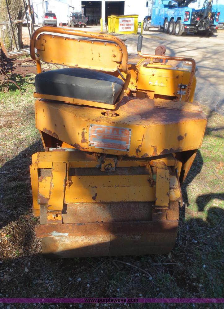 image for item F6832 CH&E 933 tandem roller