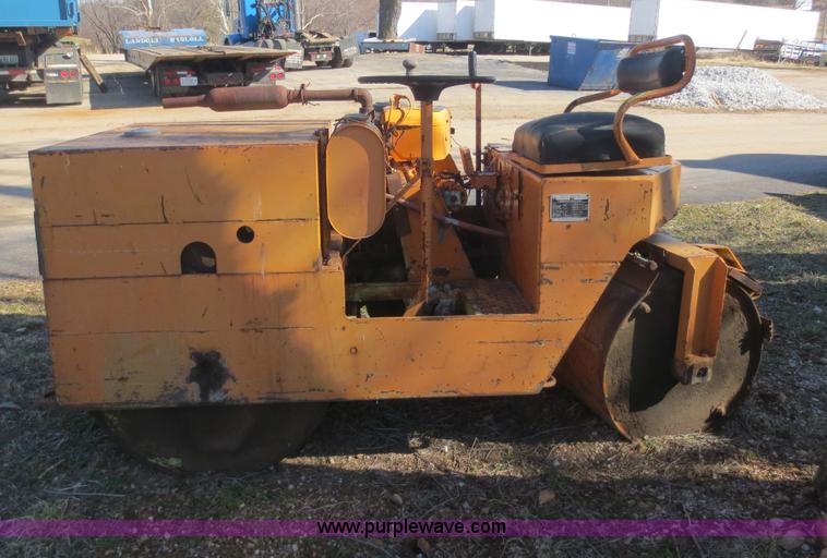 image for item F6832 CH&E 933 tandem roller