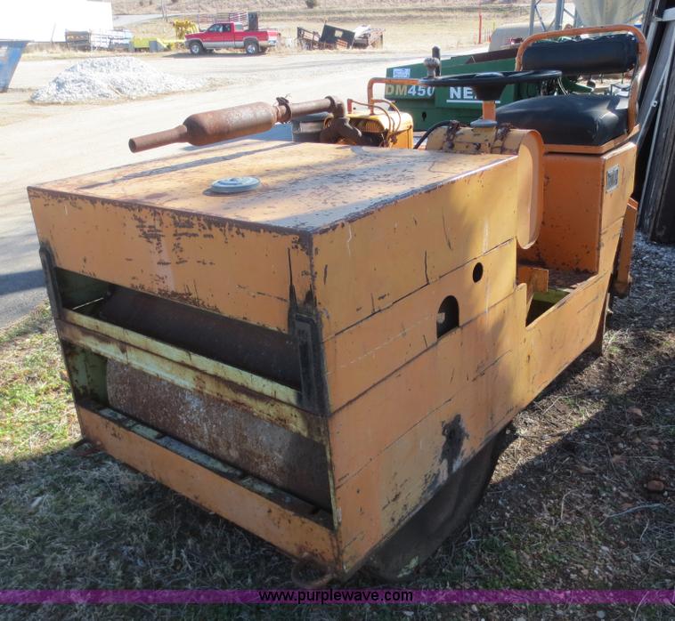 image for item F6832 CH&E 933 tandem roller