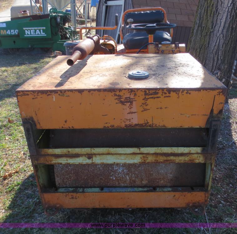 image for item F6832 CH&E 933 tandem roller