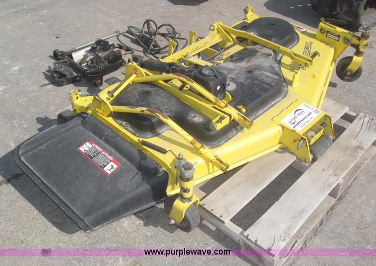 image for item F7281 John Deere 4000 commercial mid-mount belly mower deck