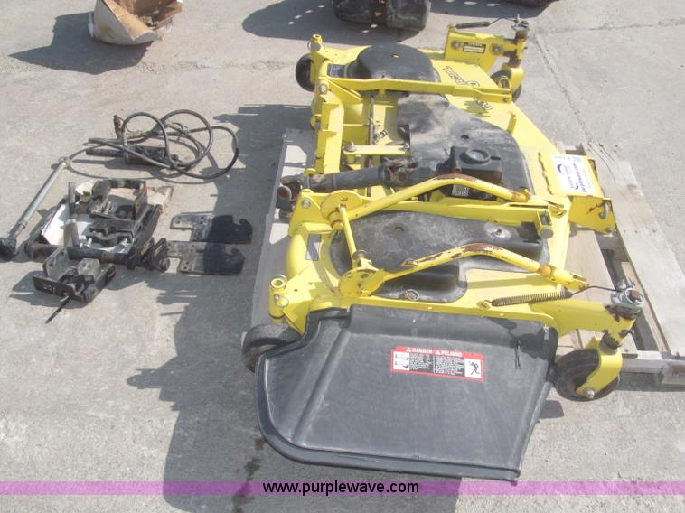 image for item F7281 John Deere 4000 commercial mid-mount belly mower deck