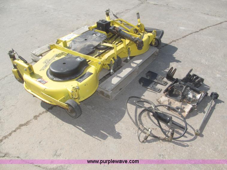 image for item F7281 John Deere 4000 commercial mid-mount belly mower deck