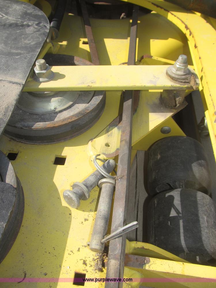 image for item F7281 John Deere 4000 commercial mid-mount belly mower deck