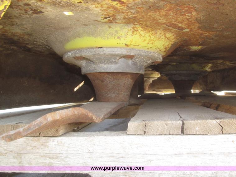 image for item F7281 John Deere 4000 commercial mid-mount belly mower deck