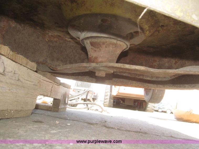 image for item F7281 John Deere 4000 commercial mid-mount belly mower deck