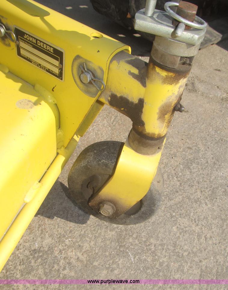 image for item F7281 John Deere 4000 commercial mid-mount belly mower deck