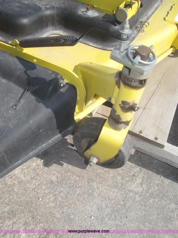 image for item F7281 John Deere 4000 commercial mid-mount belly mower deck