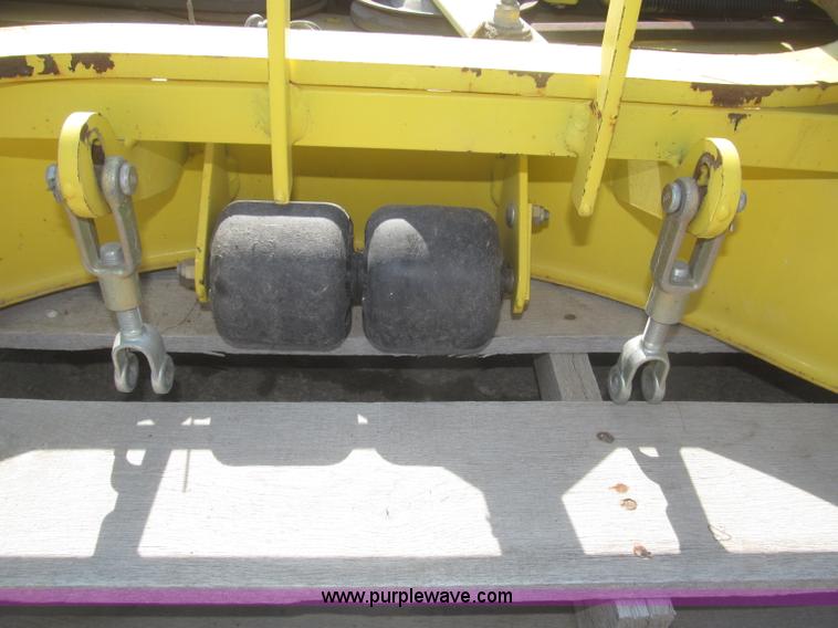 image for item F7281 John Deere 4000 commercial mid-mount belly mower deck