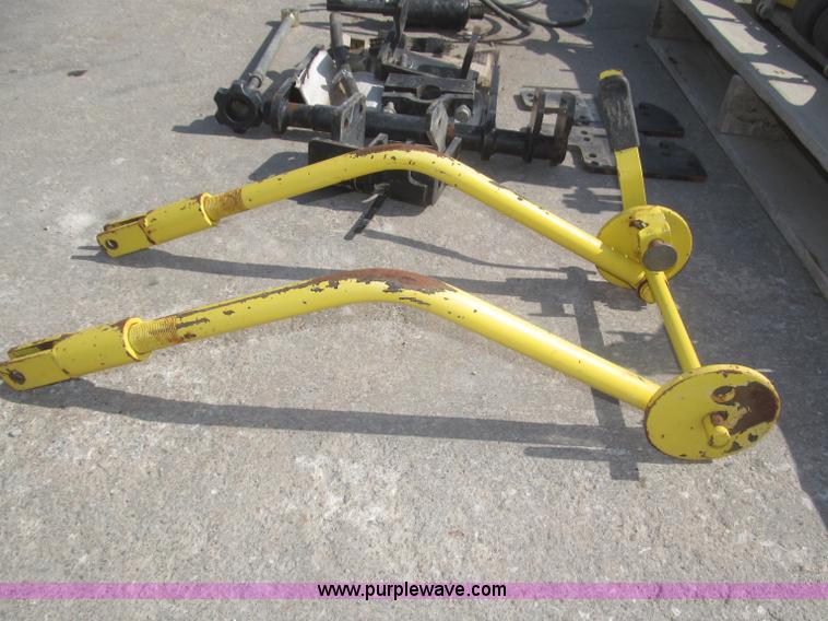 image for item F7281 John Deere 4000 commercial mid-mount belly mower deck